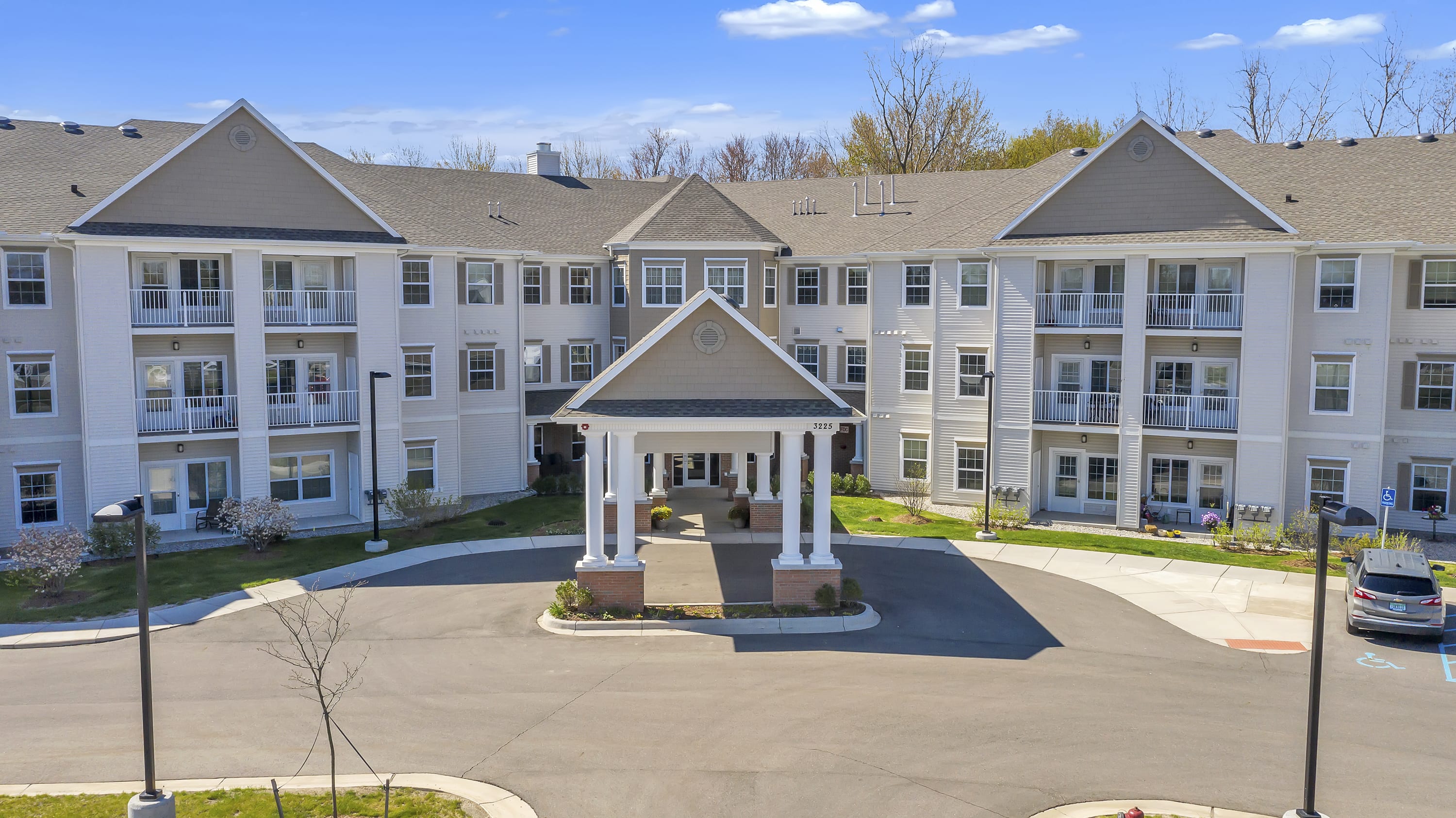 Lansing Condo: 3215 W Mt Hope Ave