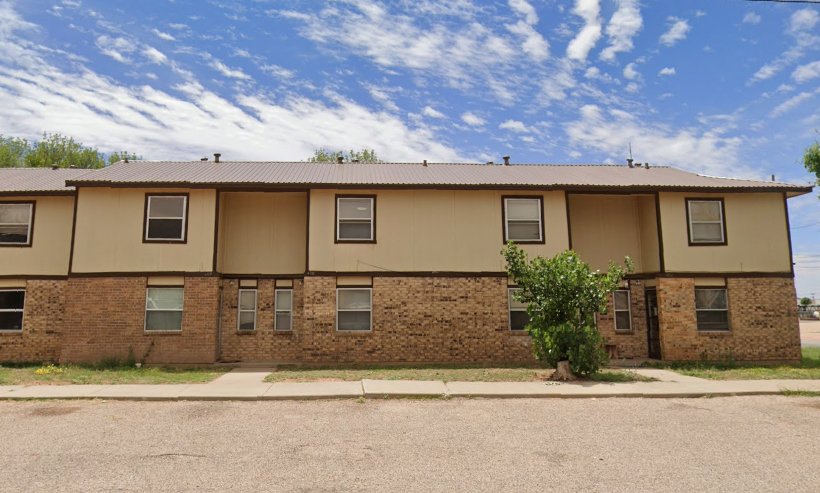 Seminole Condo: 100 NE 4th St.