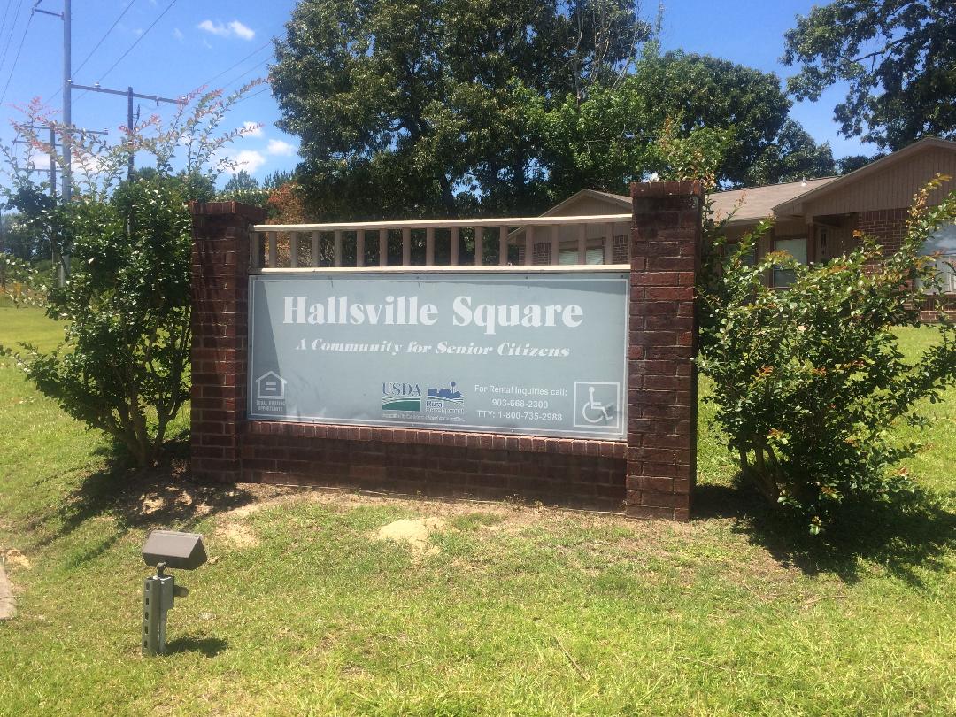 Gladwin Condo: 207 E May St