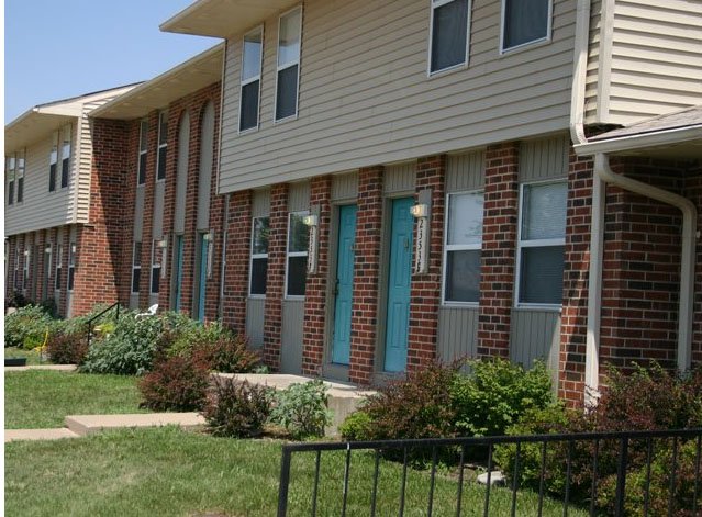Topeka Condo: 2351 S.E. Bellview Ave.