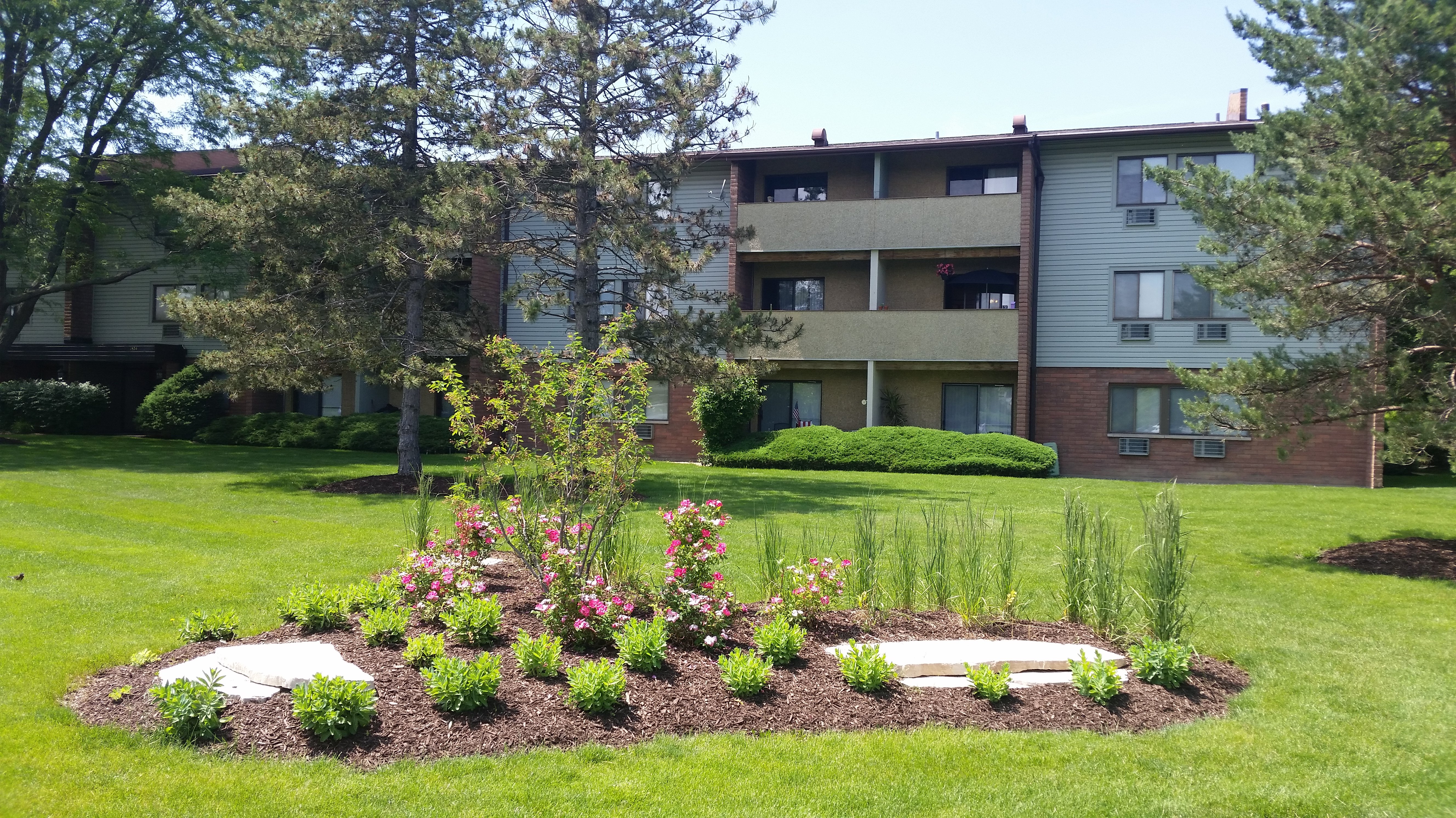 Darien Condo: 1526 Lakeview Dr