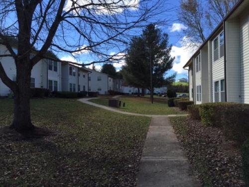 Hillsville Condo: 167 Howlett Street