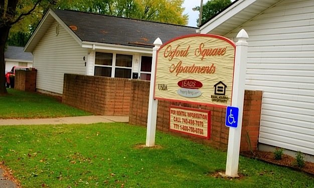 Newcomerstown Condo: 100 Oxford Lane