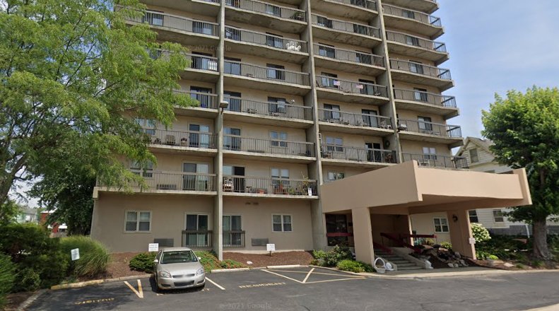 Clarksburg Condo: 620 W Pike St