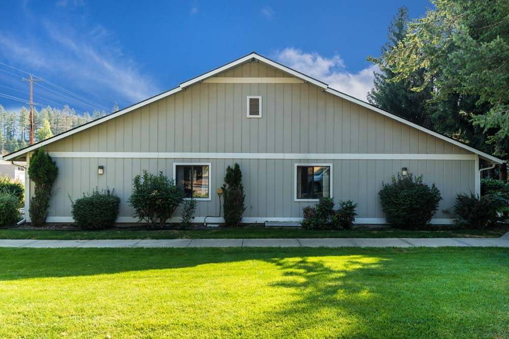 Newport Condo: 427 W Willow St