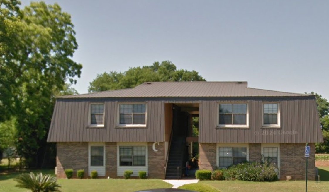 Hartford Condo: 401 Dogwood