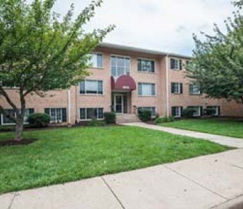 Leesburg Condo: 75 Plaza St.