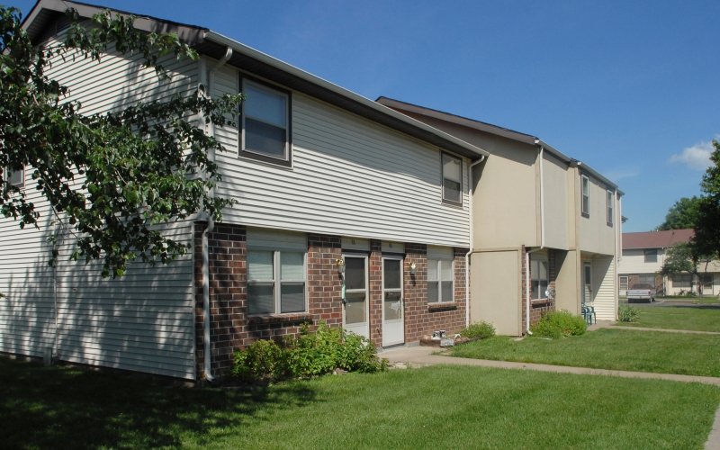 Carthage Condo: 615 E. Airport Dr.