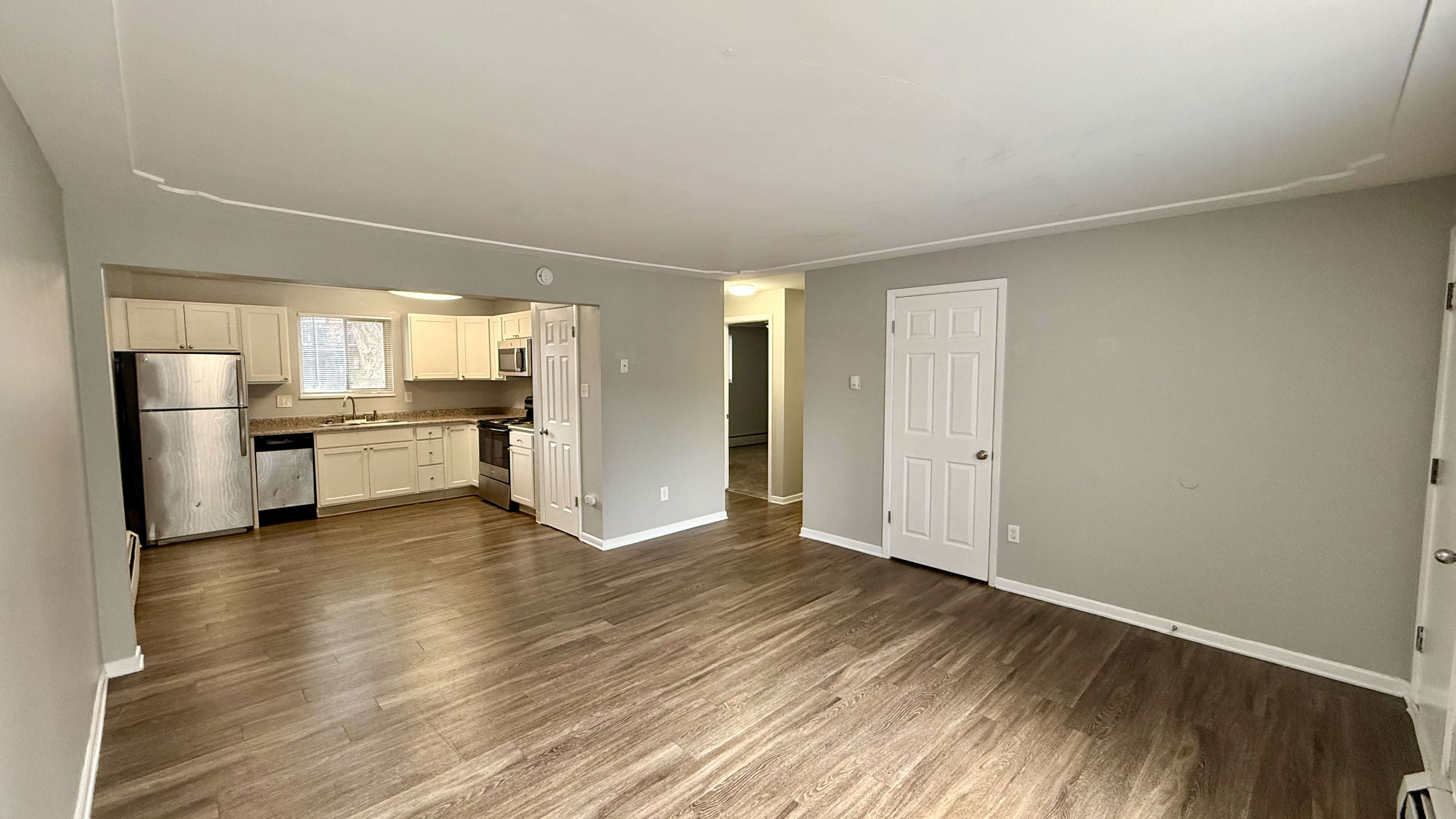 Lakewood Apartment: 1950 Upham St