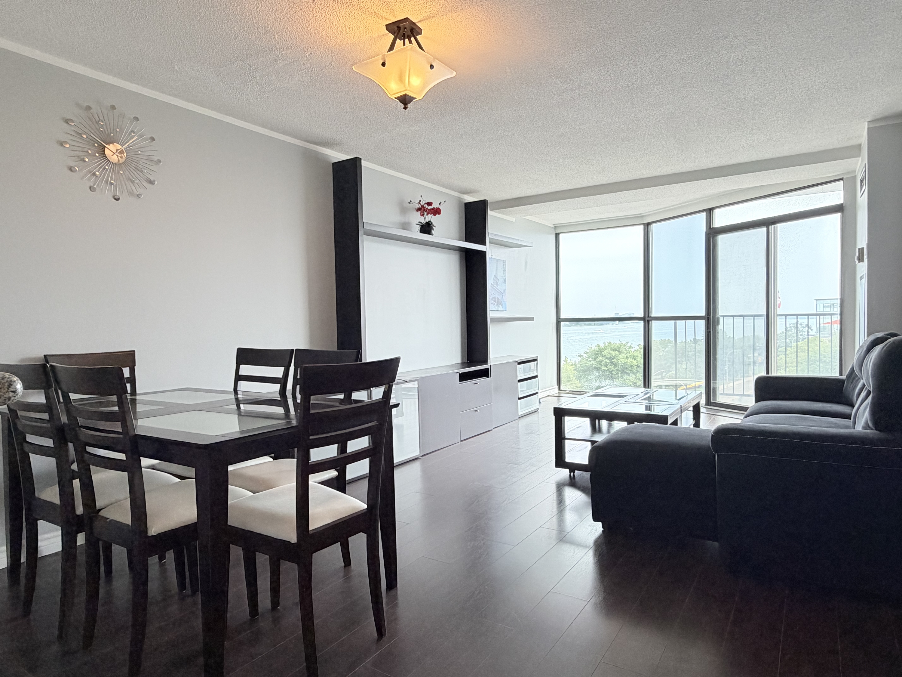 Windsor Townhome: 515 Riverside Dr W