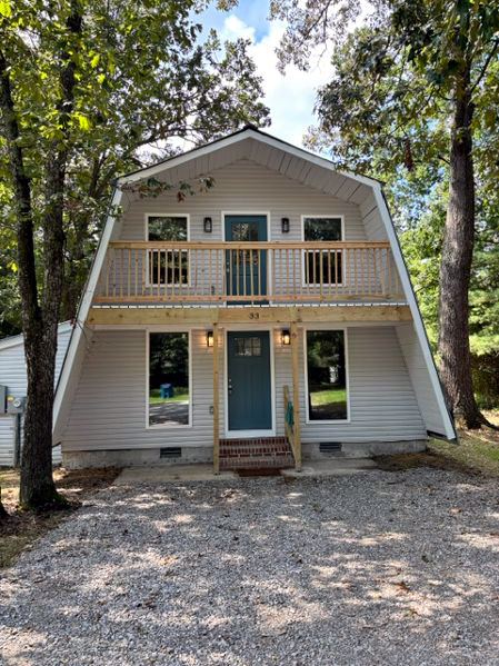 Manchester House: 33 Chalet Dr