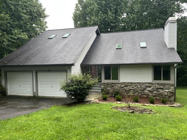 Hendersonville House: 125 Linden Turn