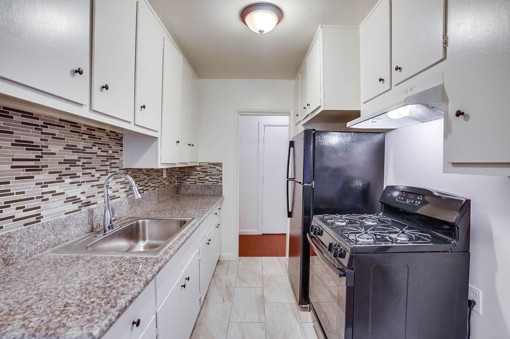 Inglewood Condo: 537 Hyde Park Blvd