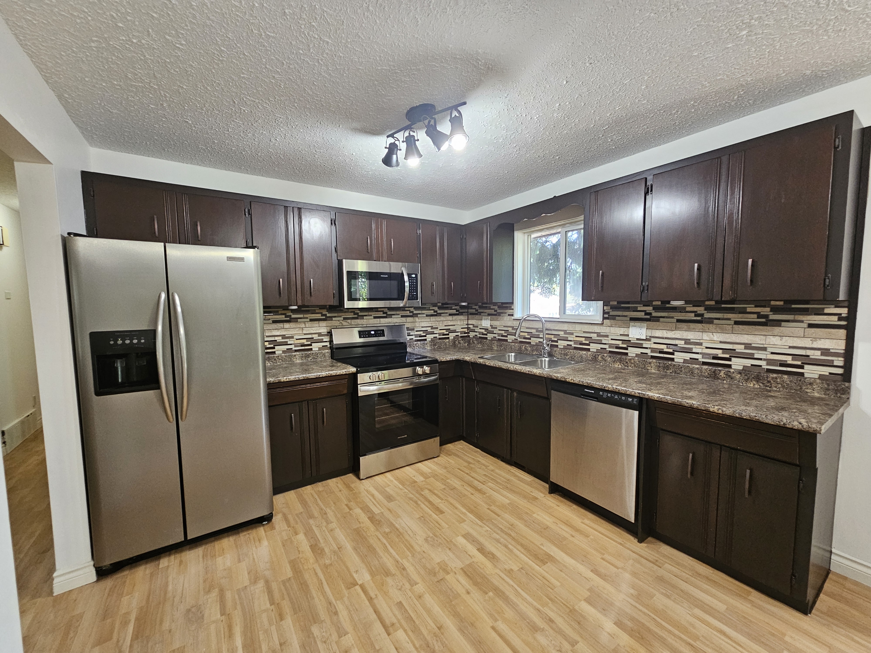 Mission House: 8140 Cade Barr St