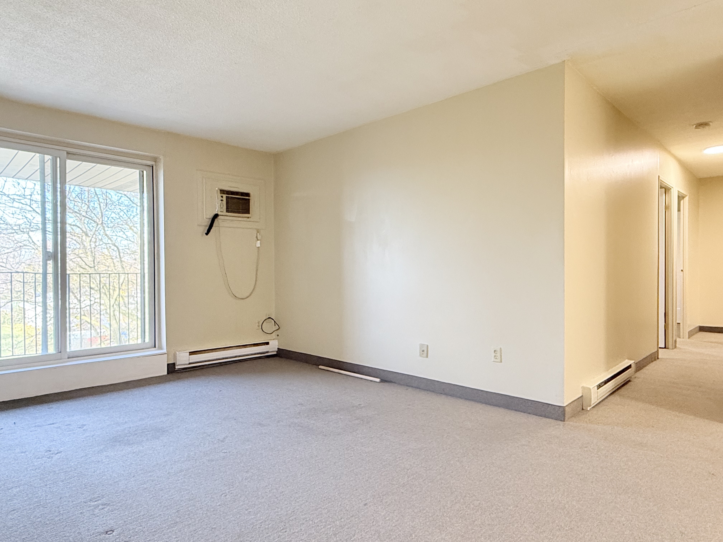 Tilbury Condo: 4 Dufferin St
