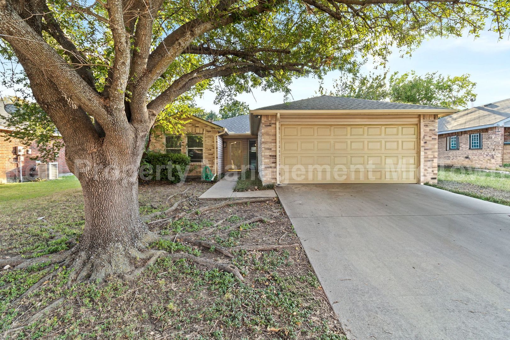 Arlington House: 1004 Mazourka Dr,