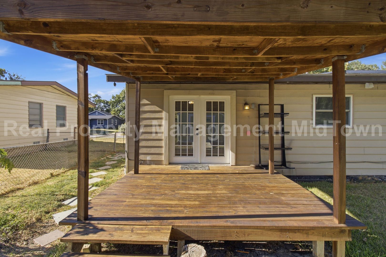 Grand  Prairie House: 1301 Burleson St