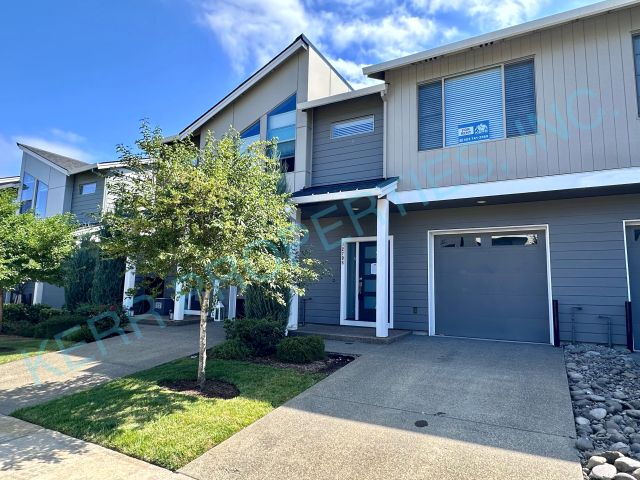 Damascus Townhome: 12706 SE Zion St