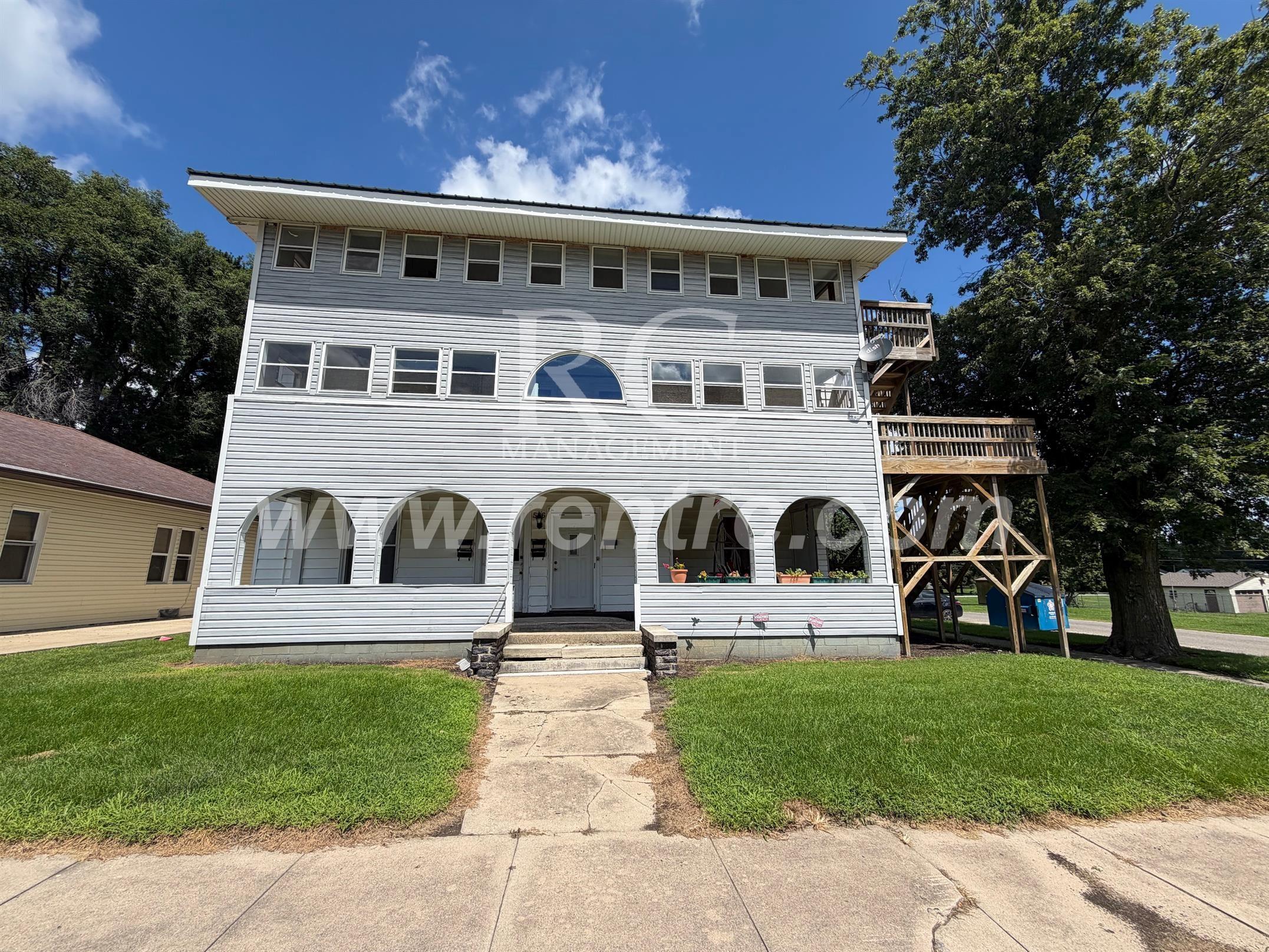 Hoopeston House: 526-3E Main