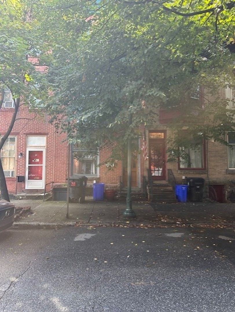 Harrisburg House: 259 Boas St.