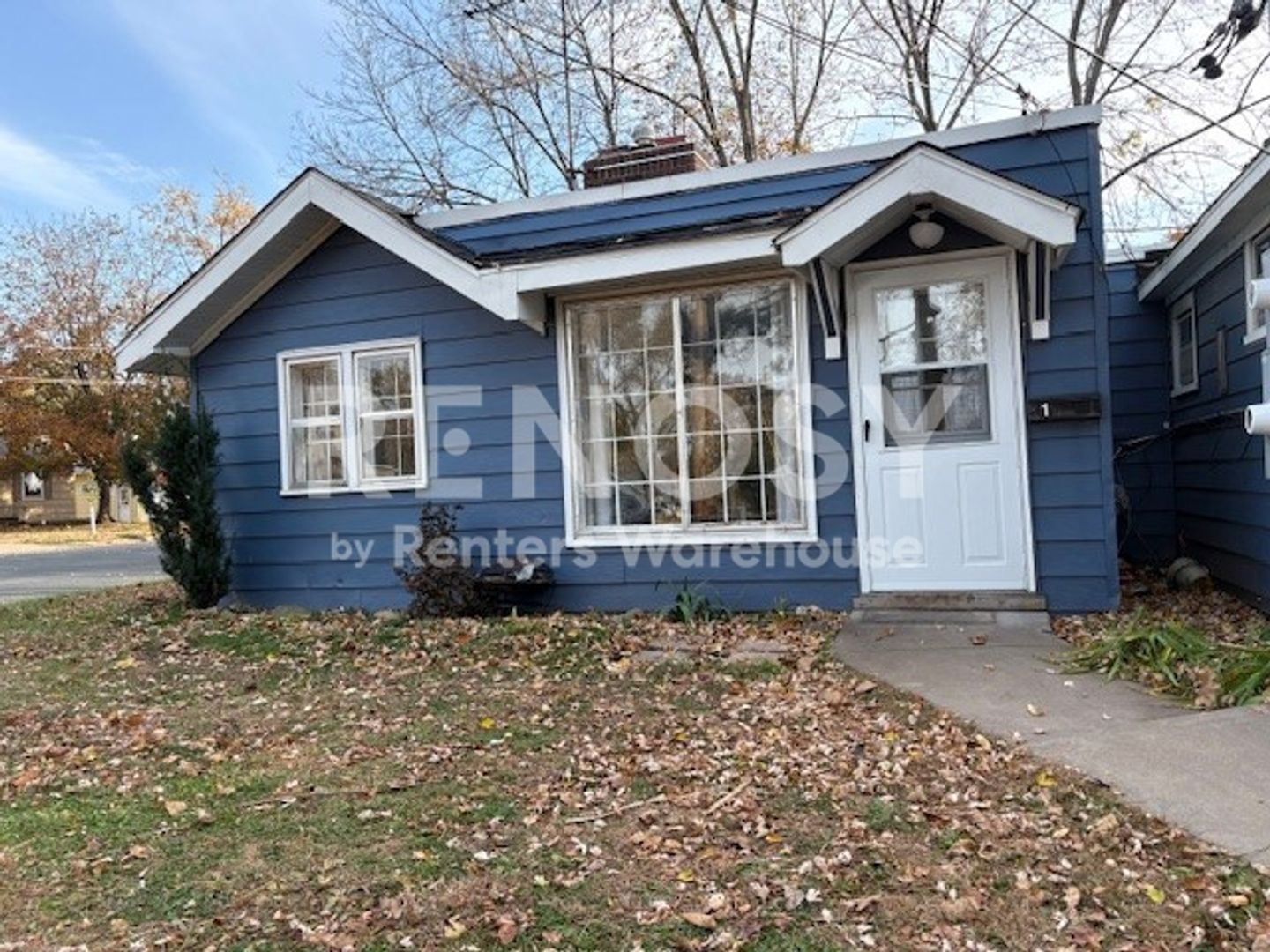 Bayport House: 305 1st Ave S