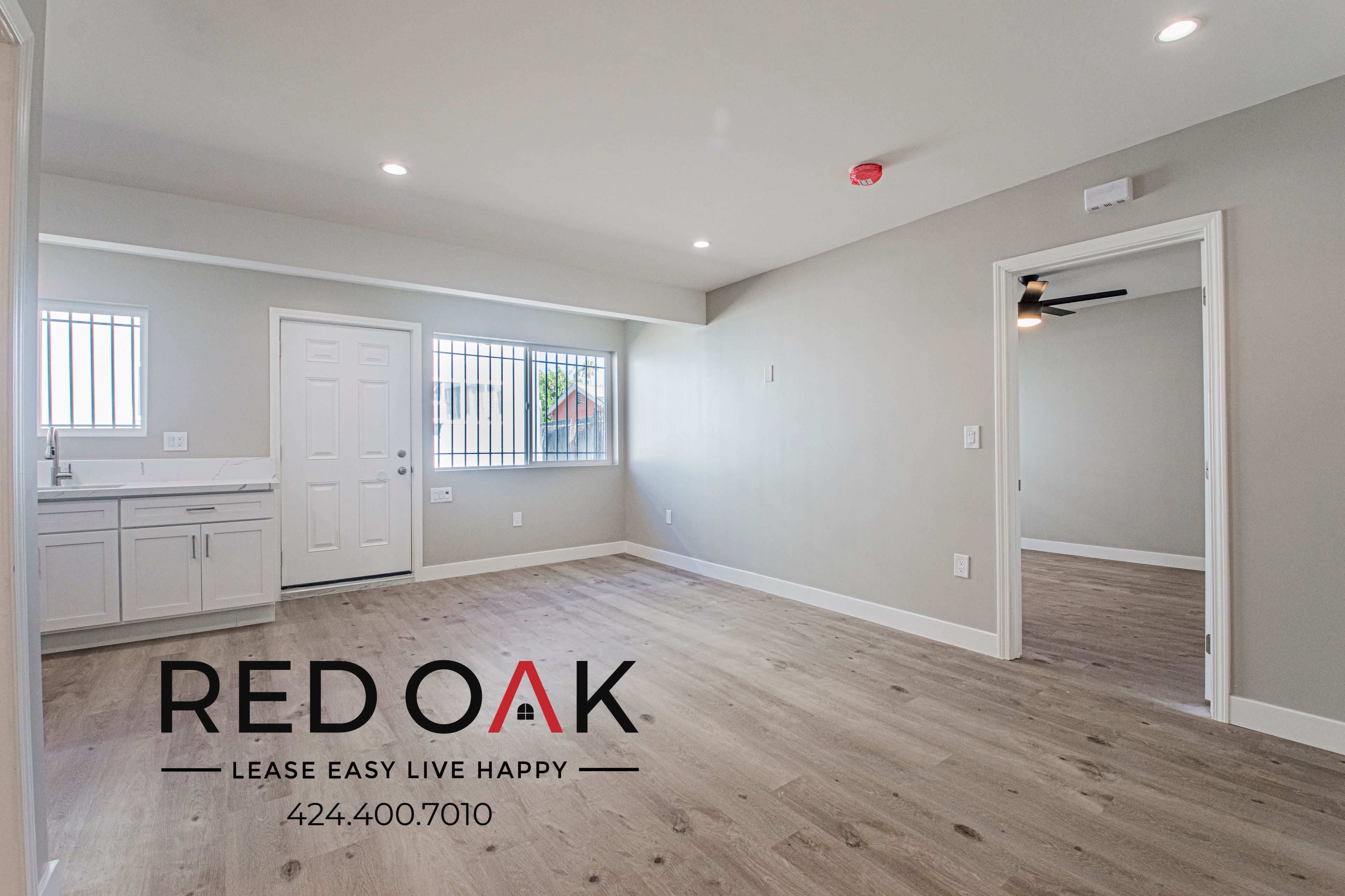 Los Angeles Condo: 6525 S Victoria Ave