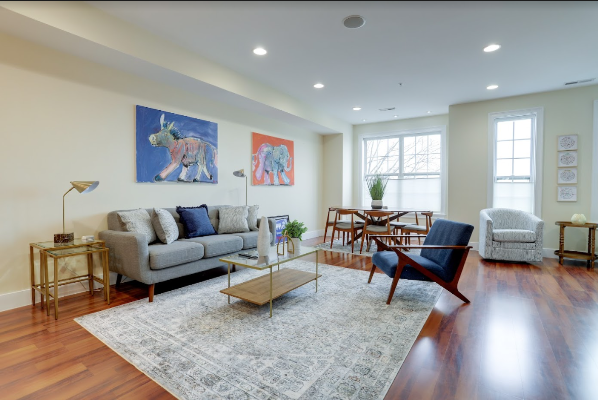 Washington Condo: 1143 Summit St NE