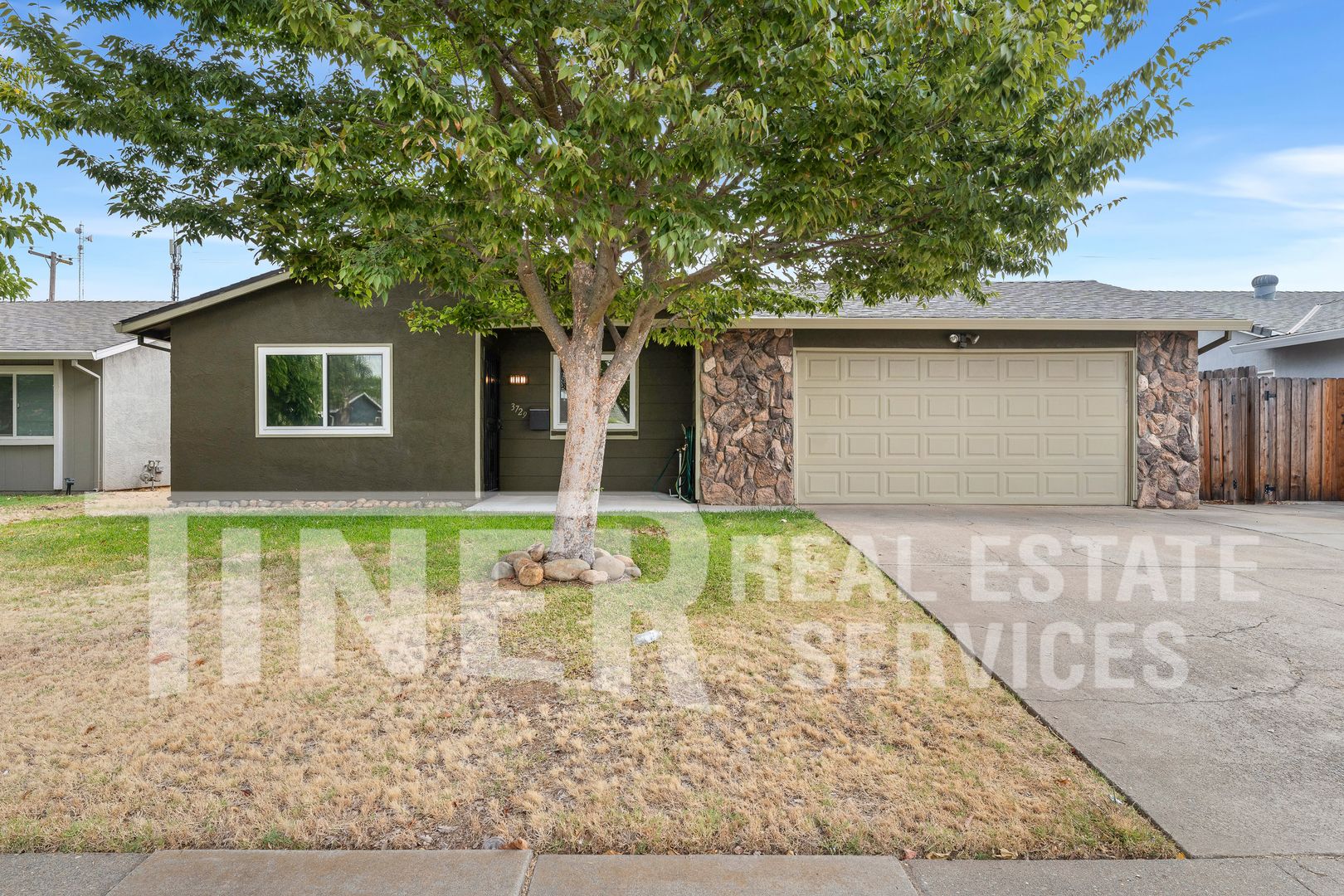 Sacramento House: 3729 Moonbeam Dr