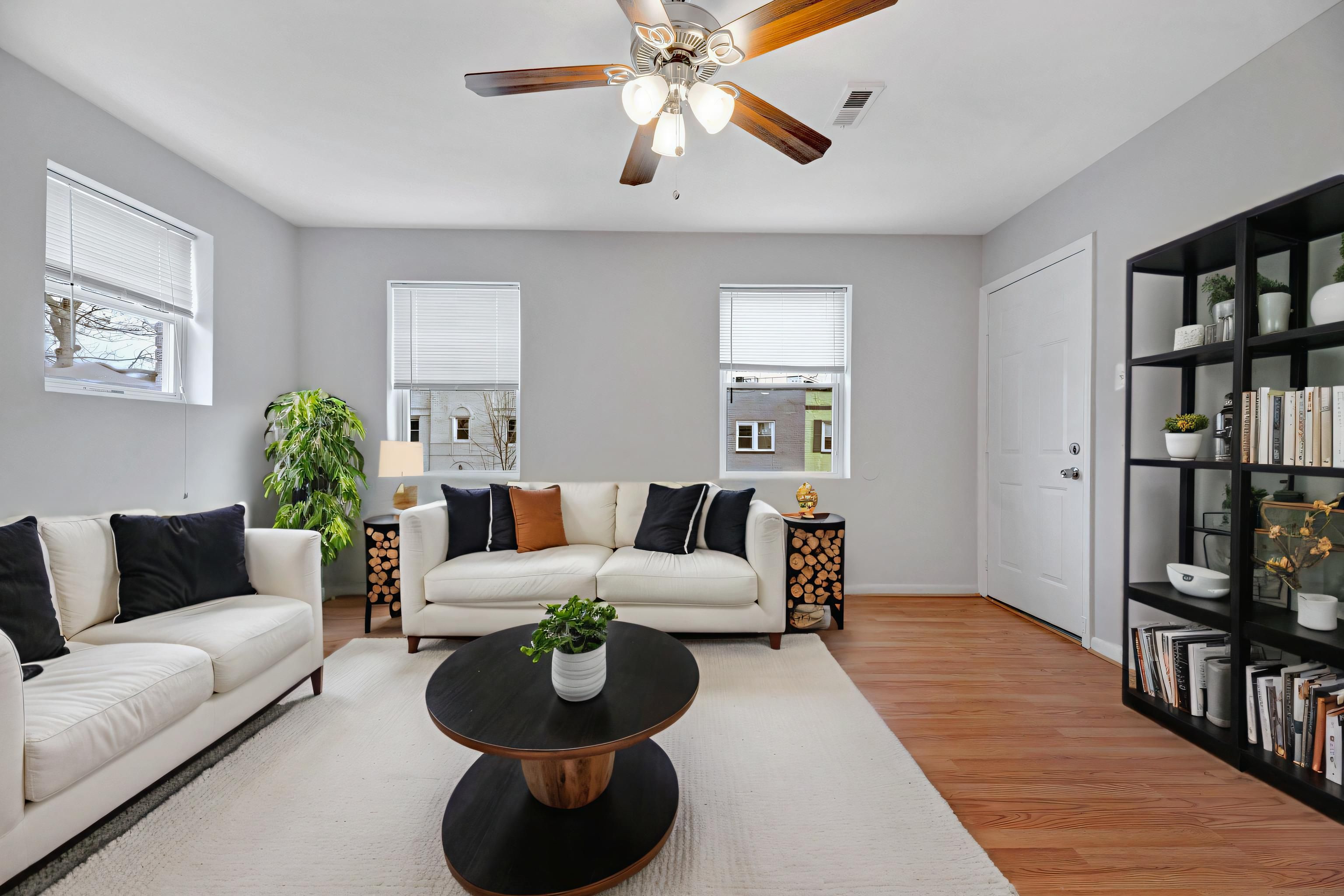 Washington Condo: 1255 Queen St NE Apt 3