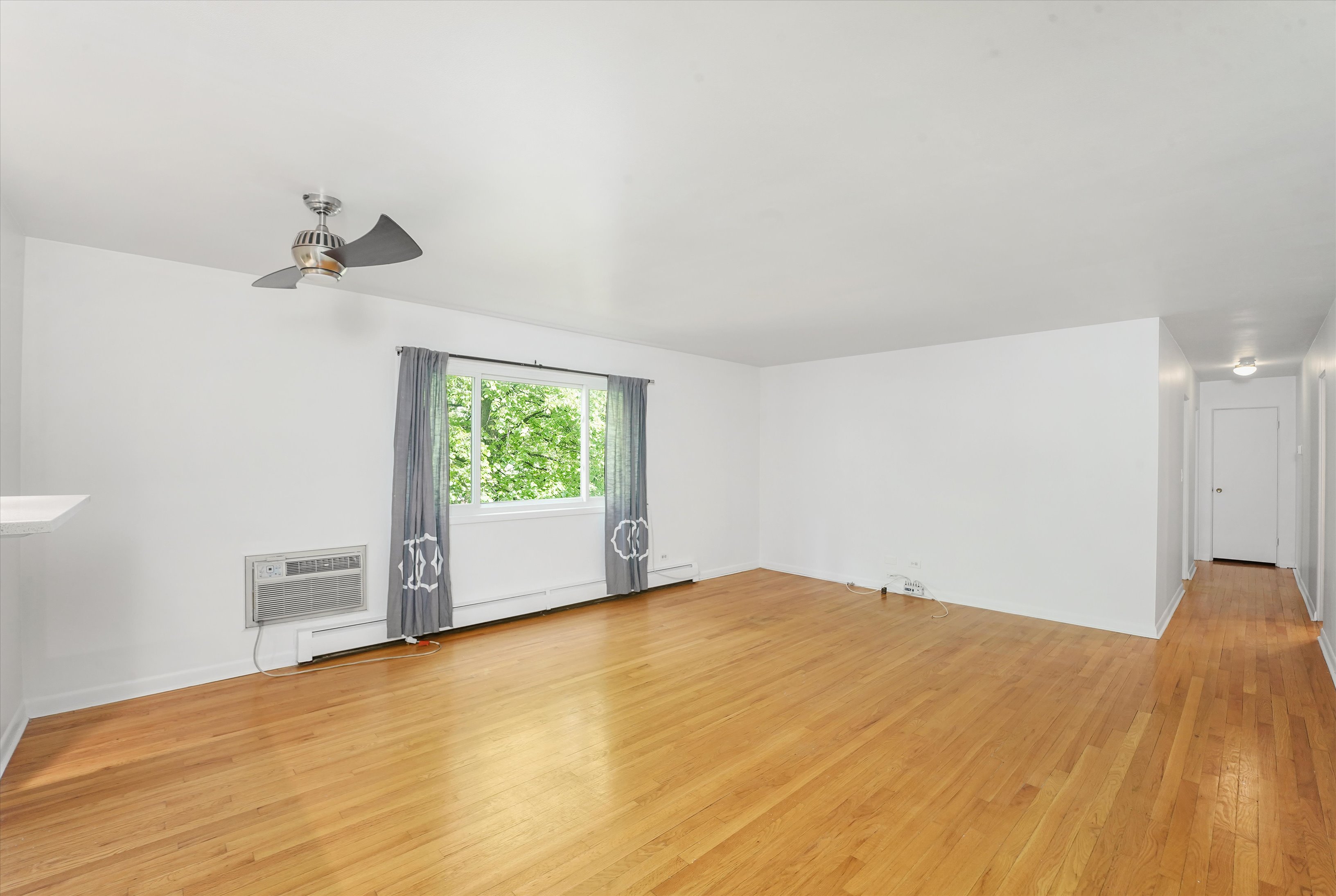 Evanston Condo: 200 S Blvd