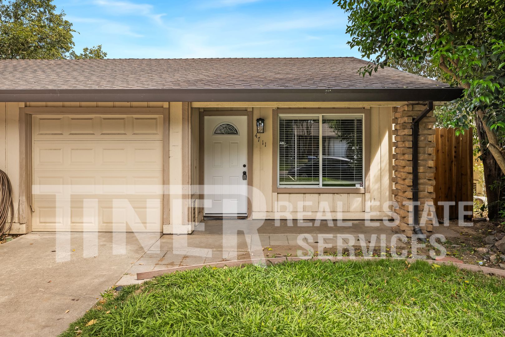 Sacramento House: 4711 Large Oak Court