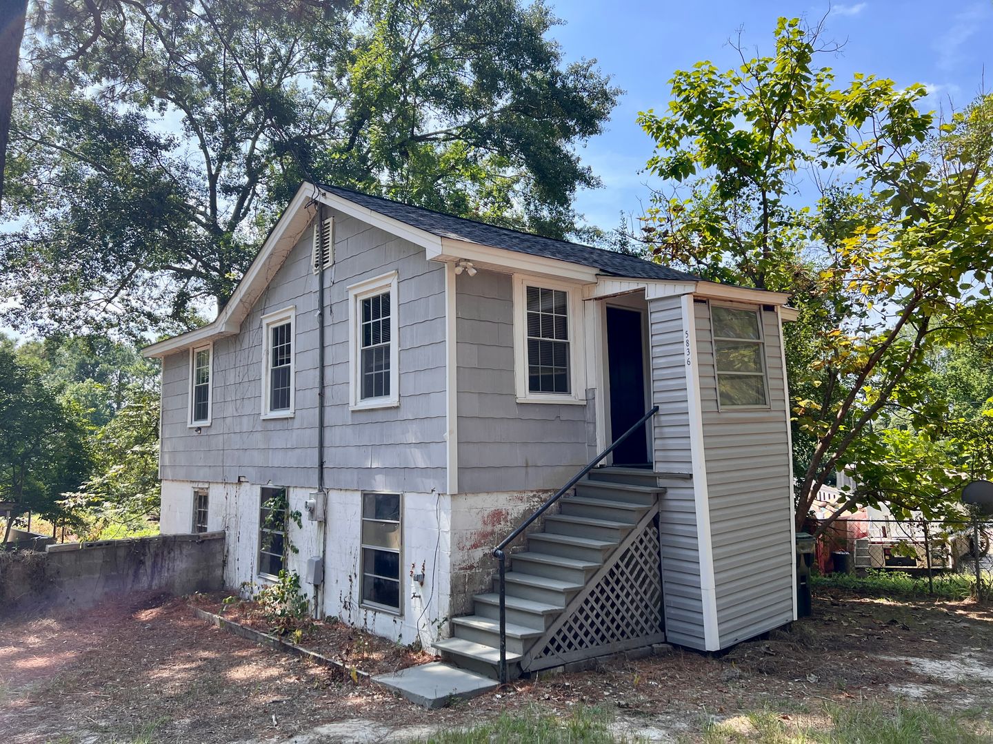 Columbia House: 5836 Spring Court