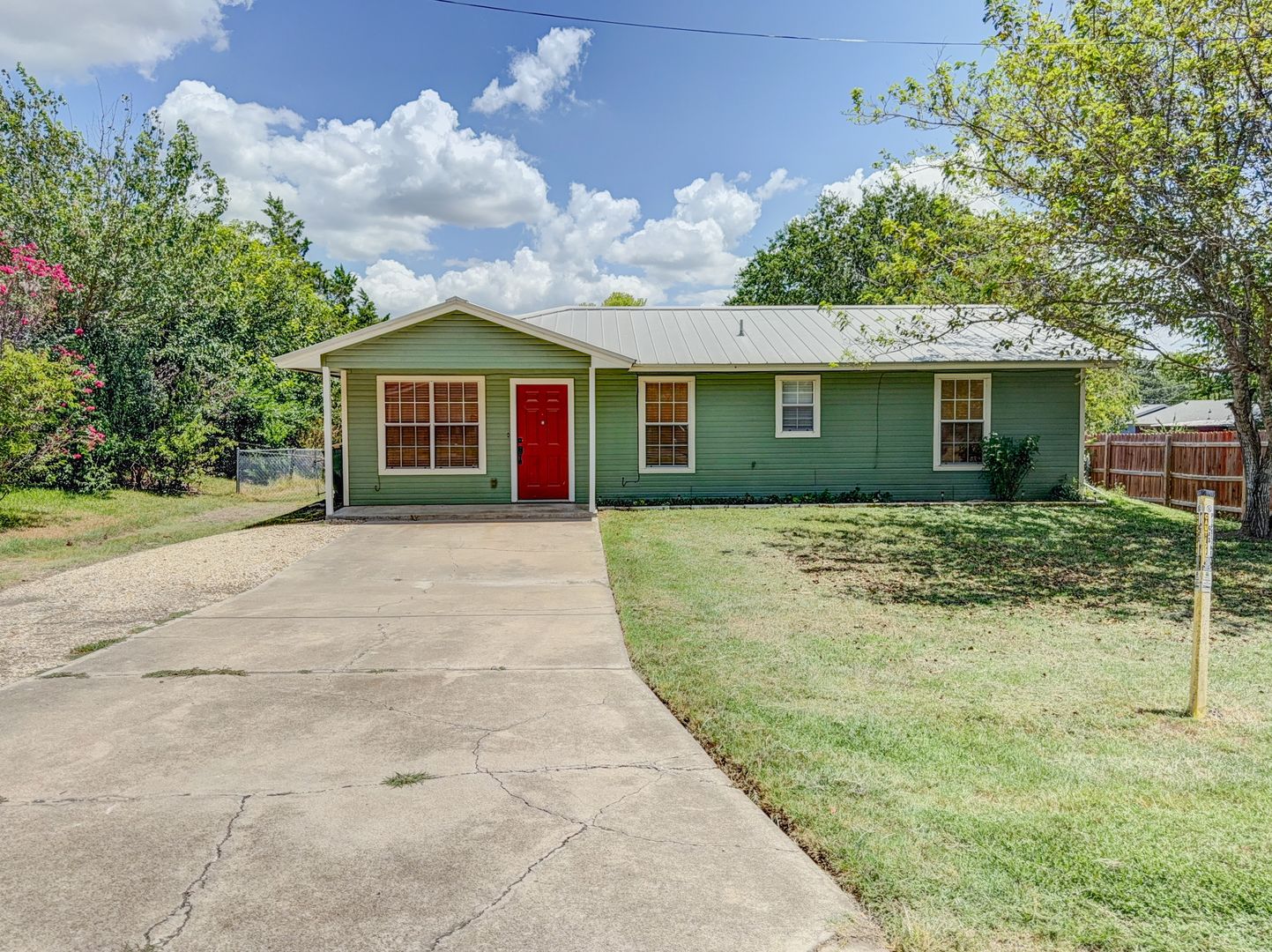 Nolanville House: 512 N Main St