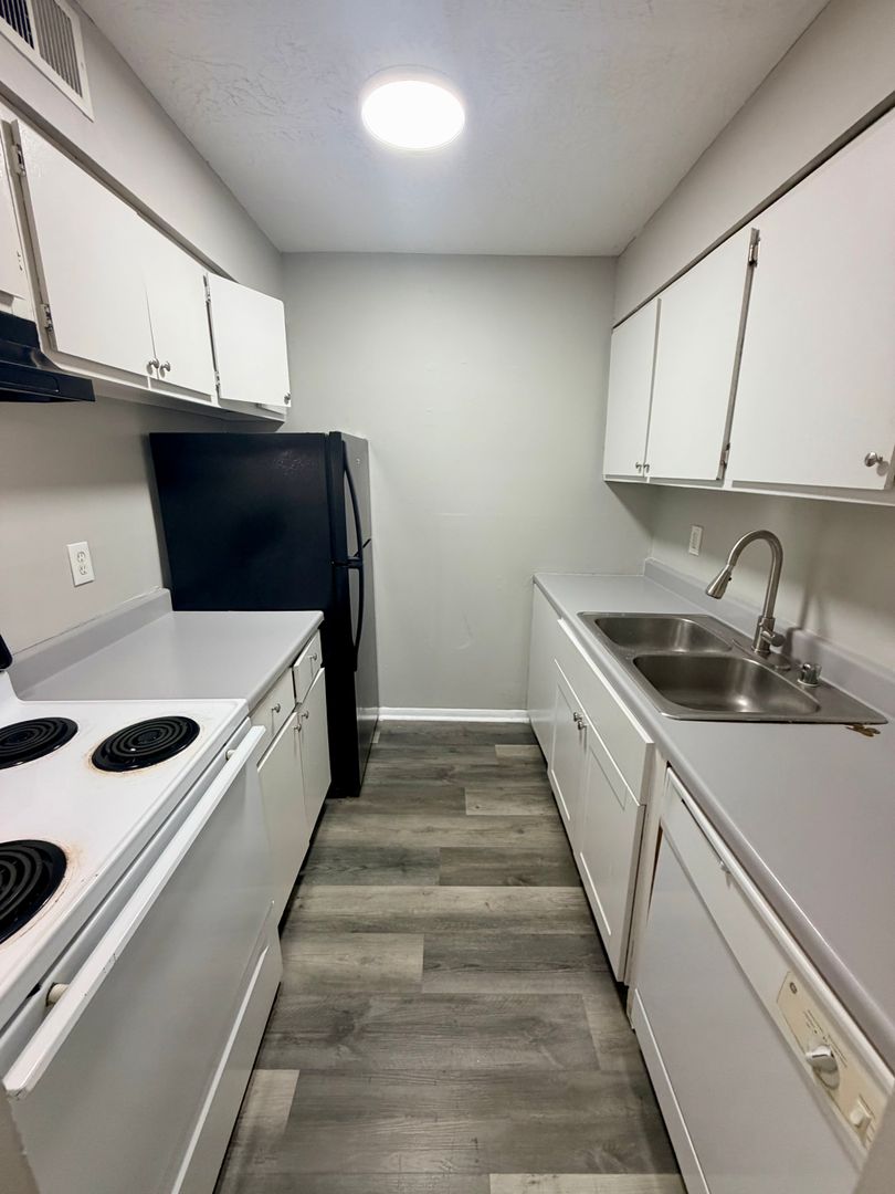 Lexington Apartment: 1349 Devonport Dr