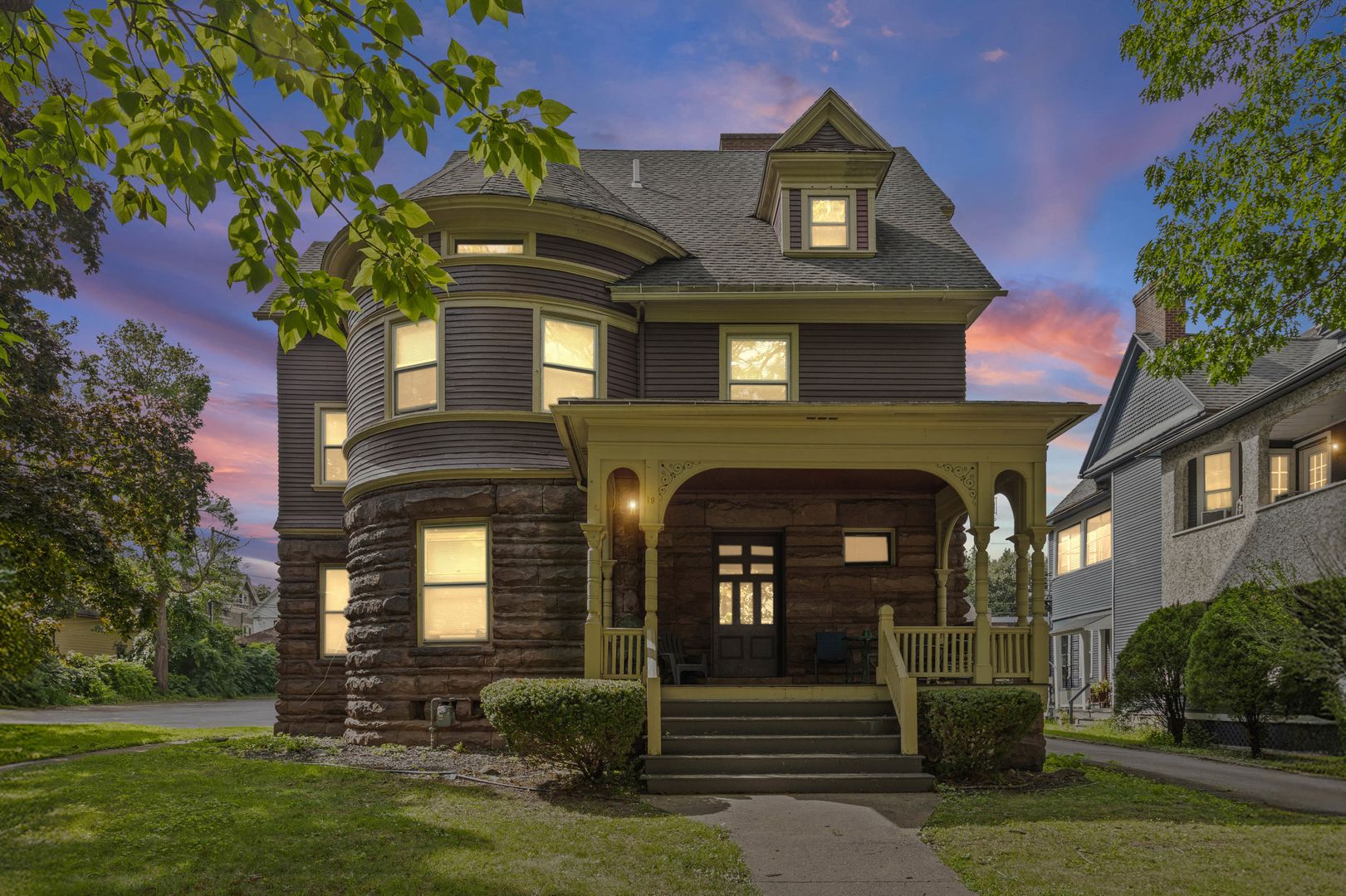 Rochester Condo: 19 Portsmouth Terrace Apartment