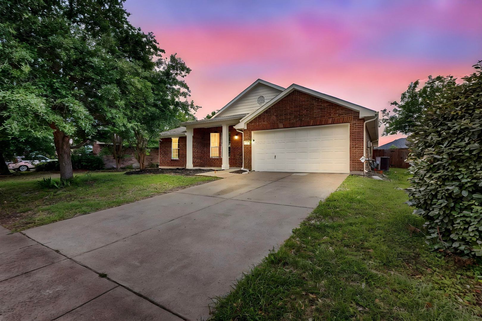 Forney House: 123 Hackberry Trl