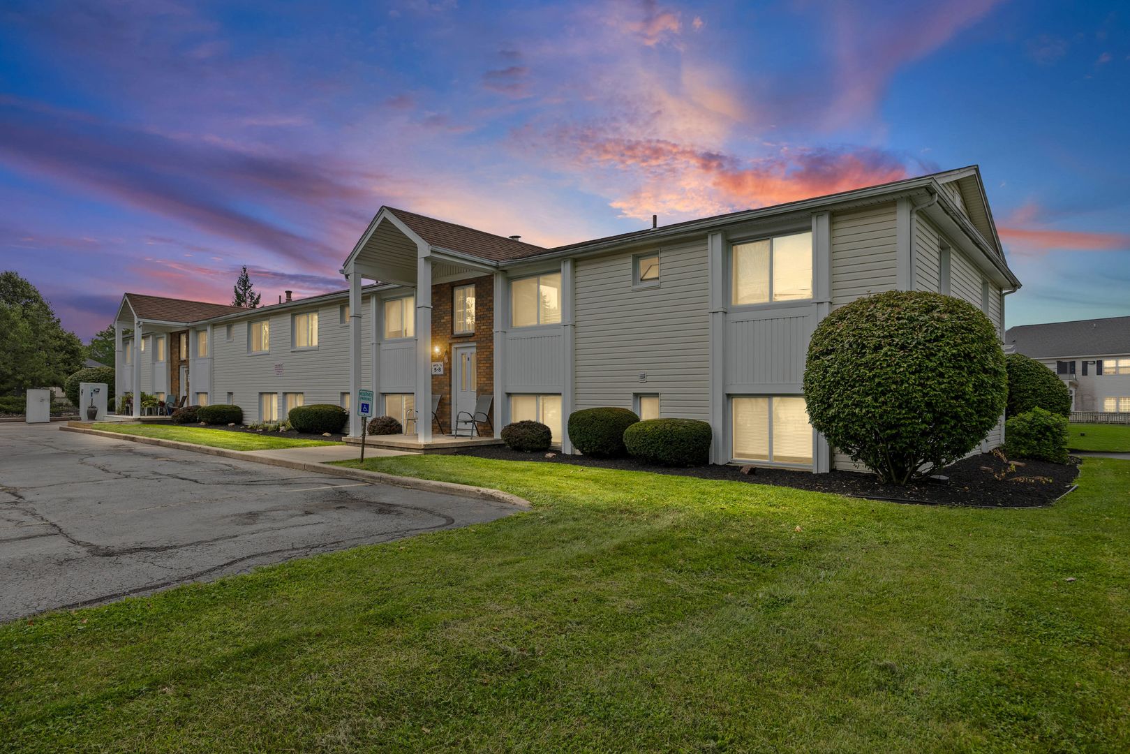 Gates Apartment: 8 Hickory Manor Dr