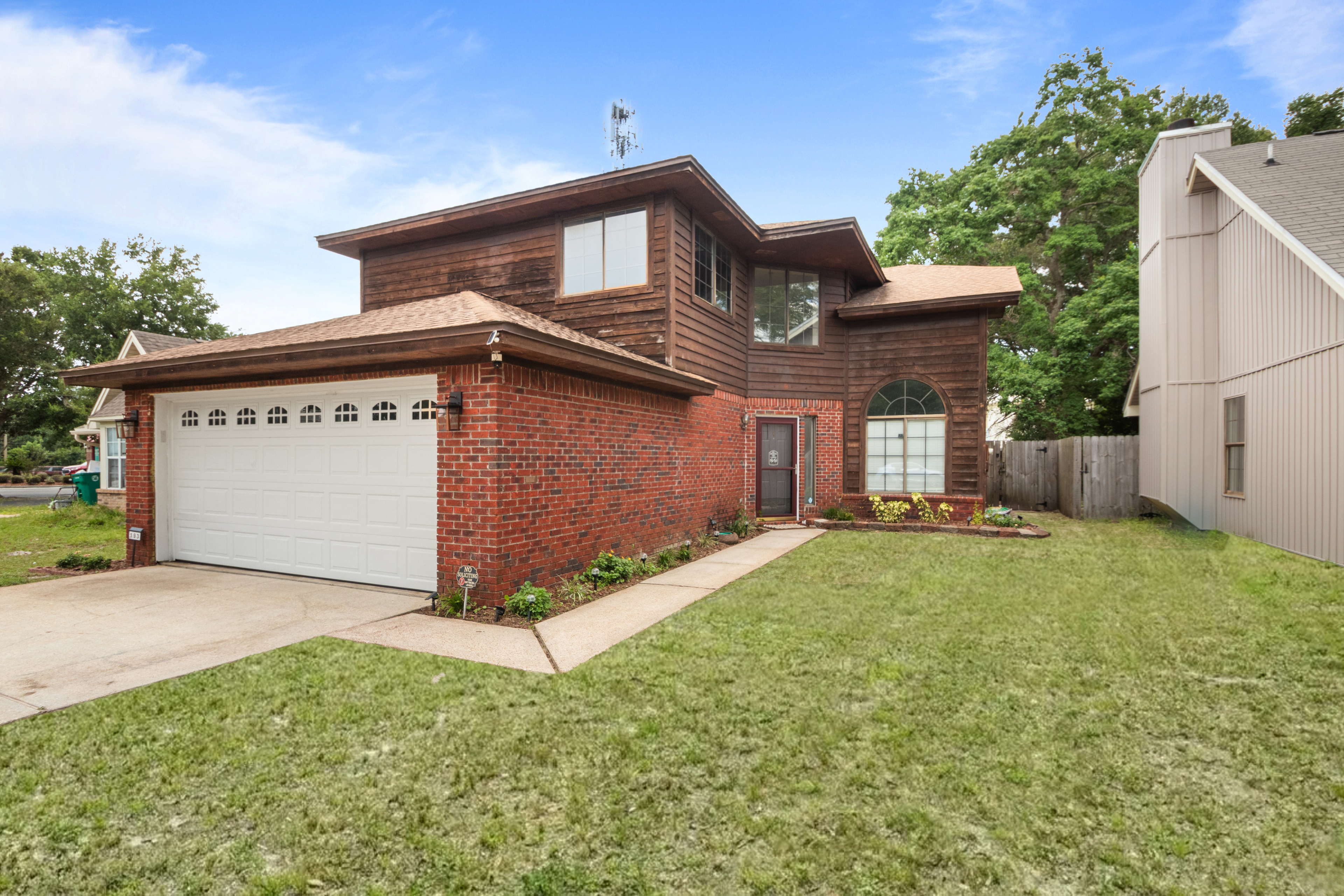 Mary Esther House: 193 Woodland Park Cir