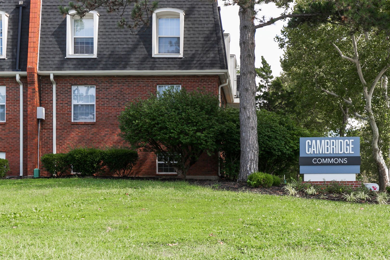 Kansas City House: 5135 NE Chouteau Trfy