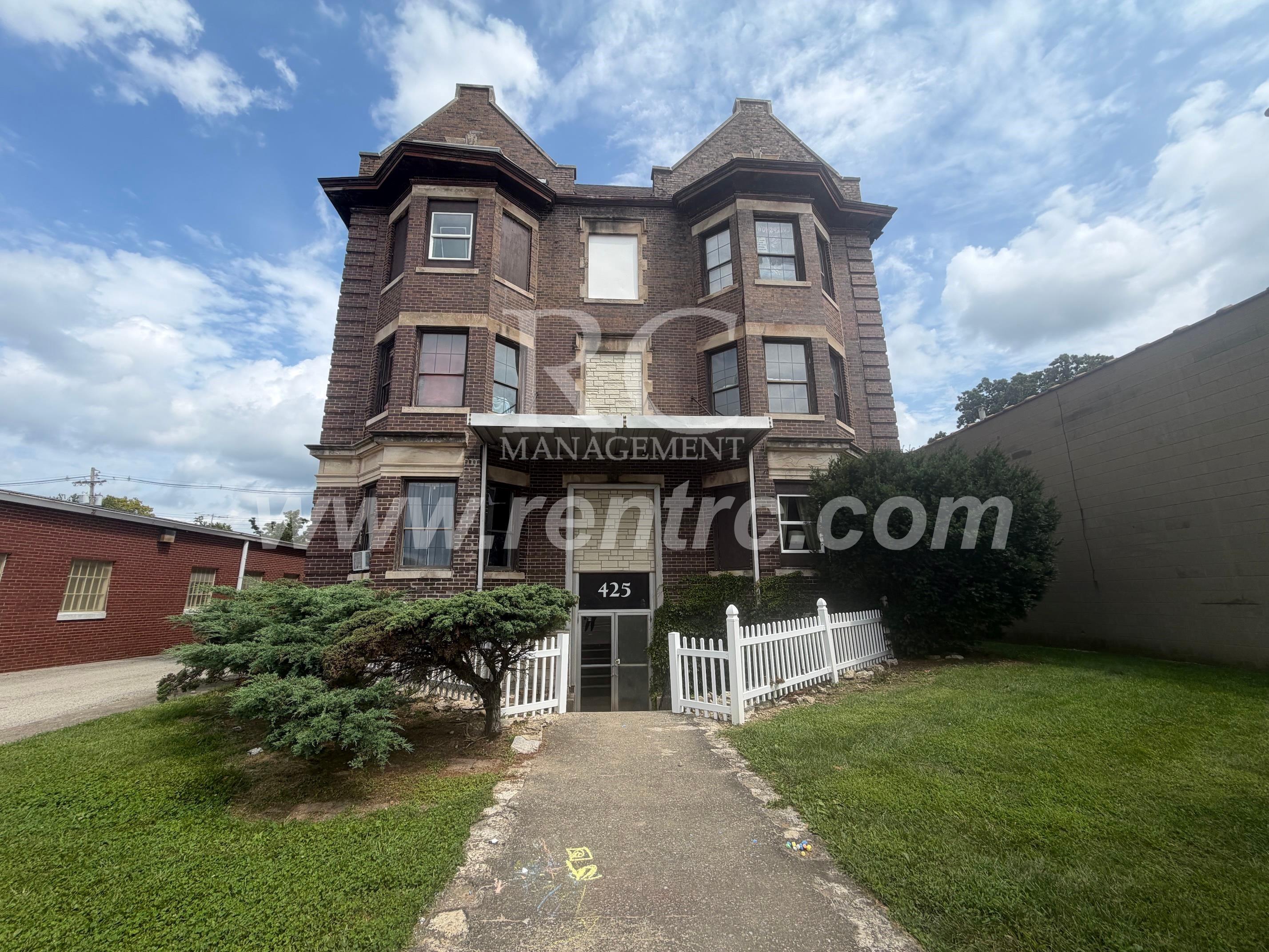 Danville House: 425-3A Vermilion