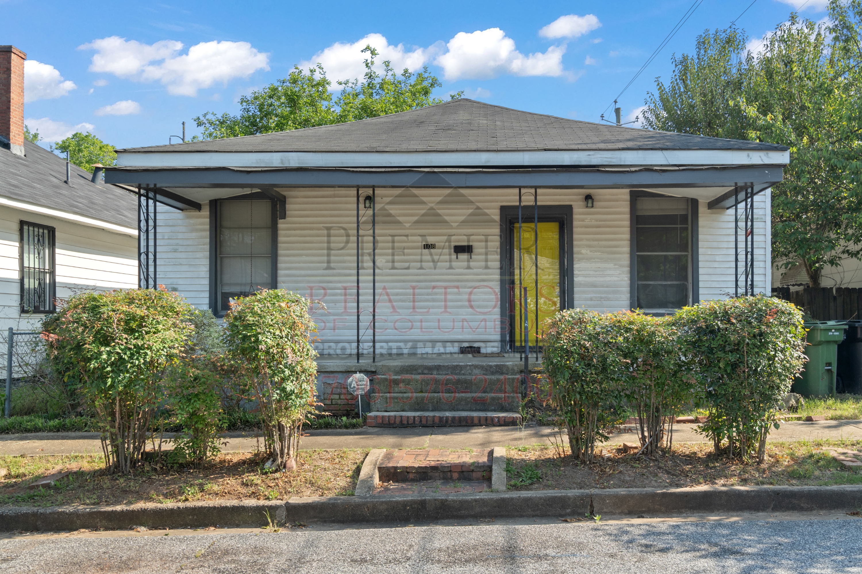 Columbus House: 108 Comer St