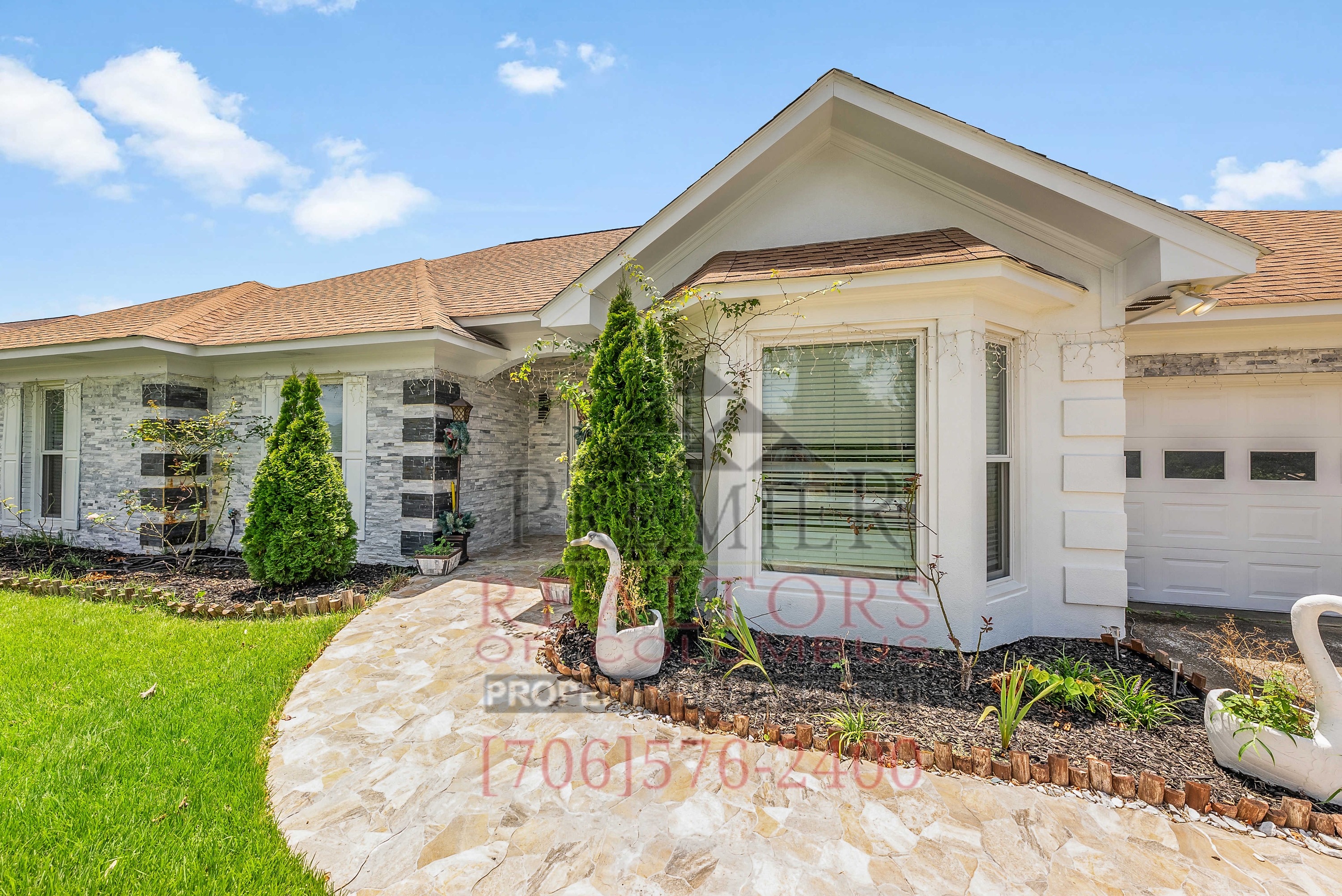 Columbus House: 5924 Big Oak Dr