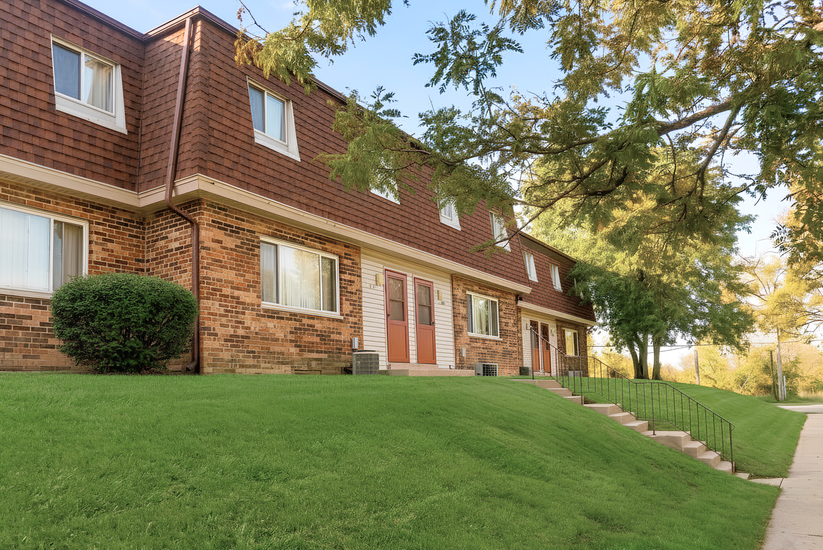 Hartford Condo: 849 Lois Ct.