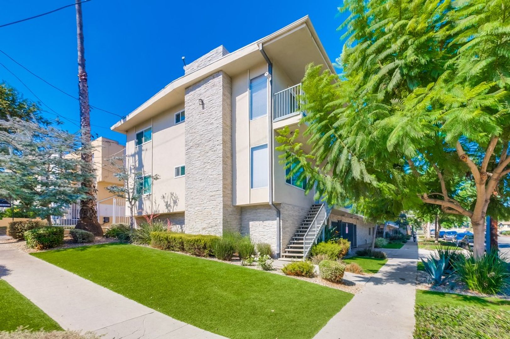 Inglewood Condo: 501 Marlborough Ave
