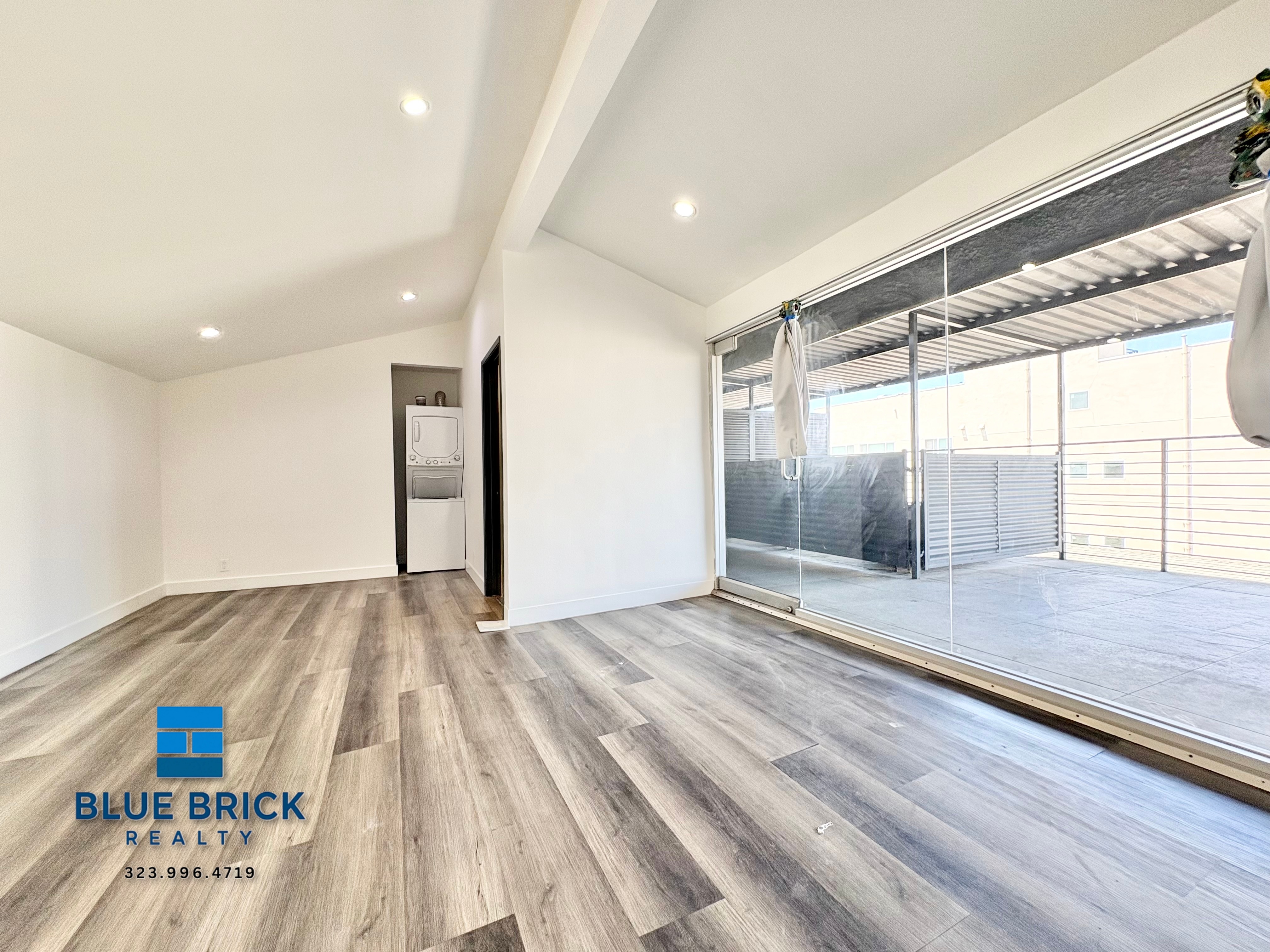 Los Angeles Condo: 8524 Cashio St