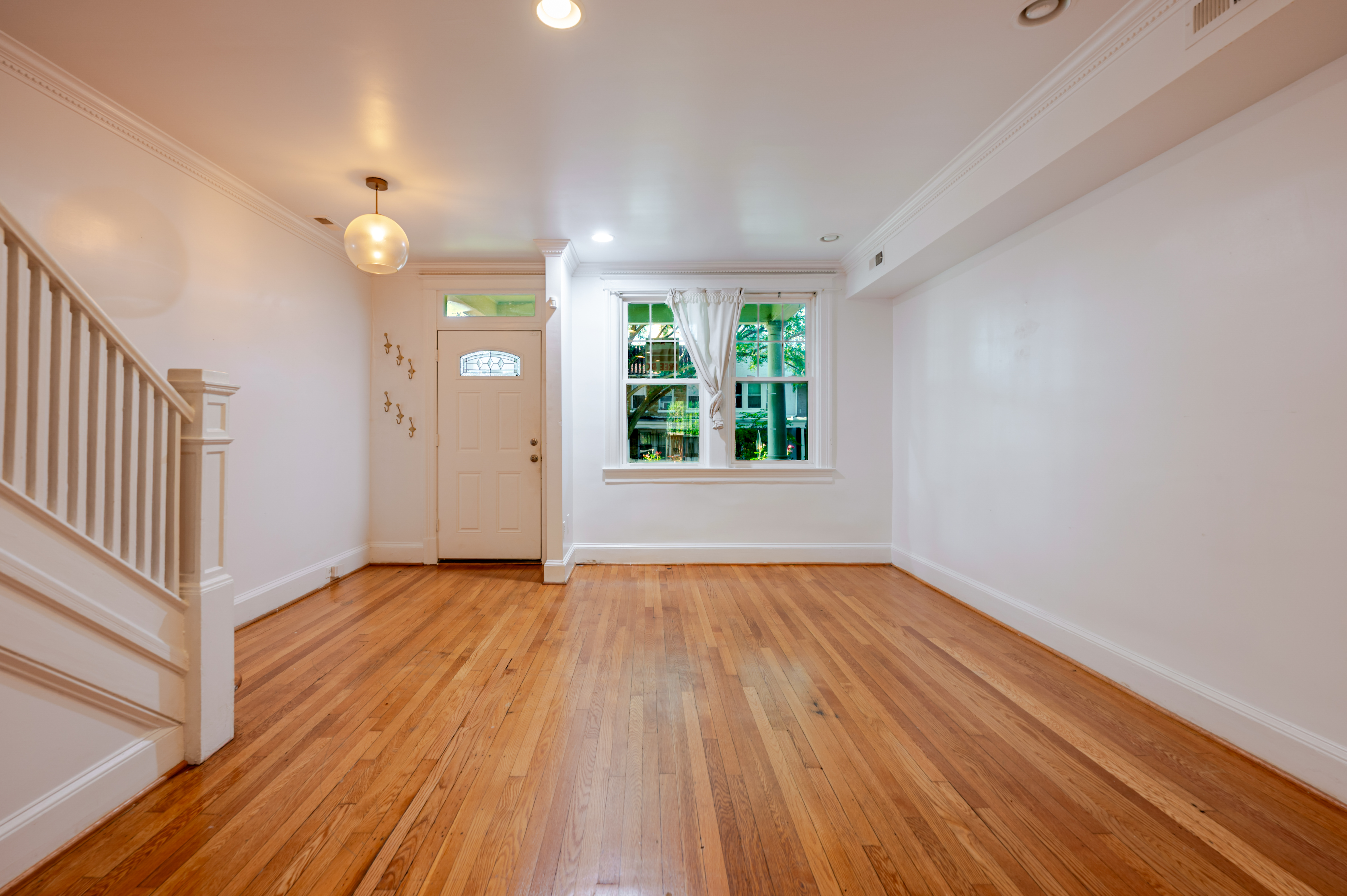 Washington House: 1940 Bennett Pl NE