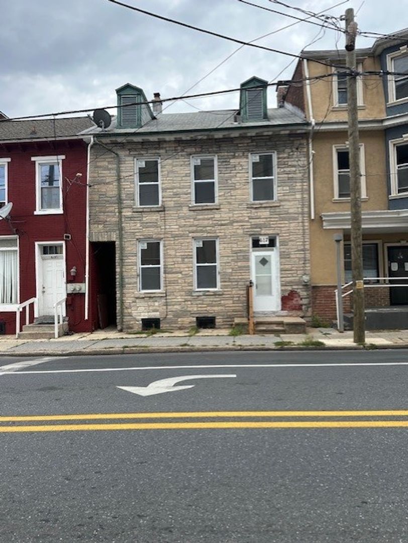 Lebanon House: 617 Lehman St.