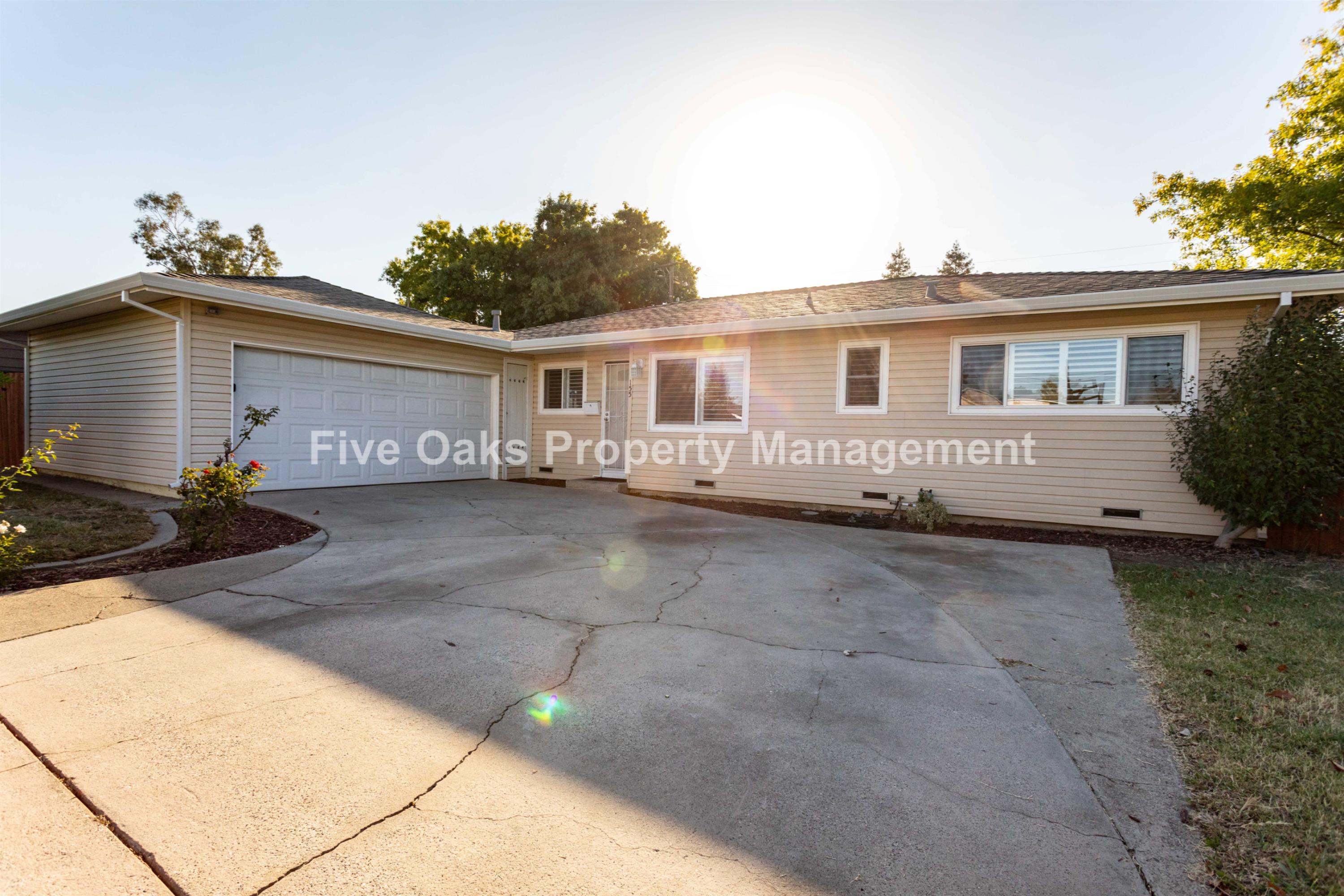 Folsom House: 155 Glenn Dr