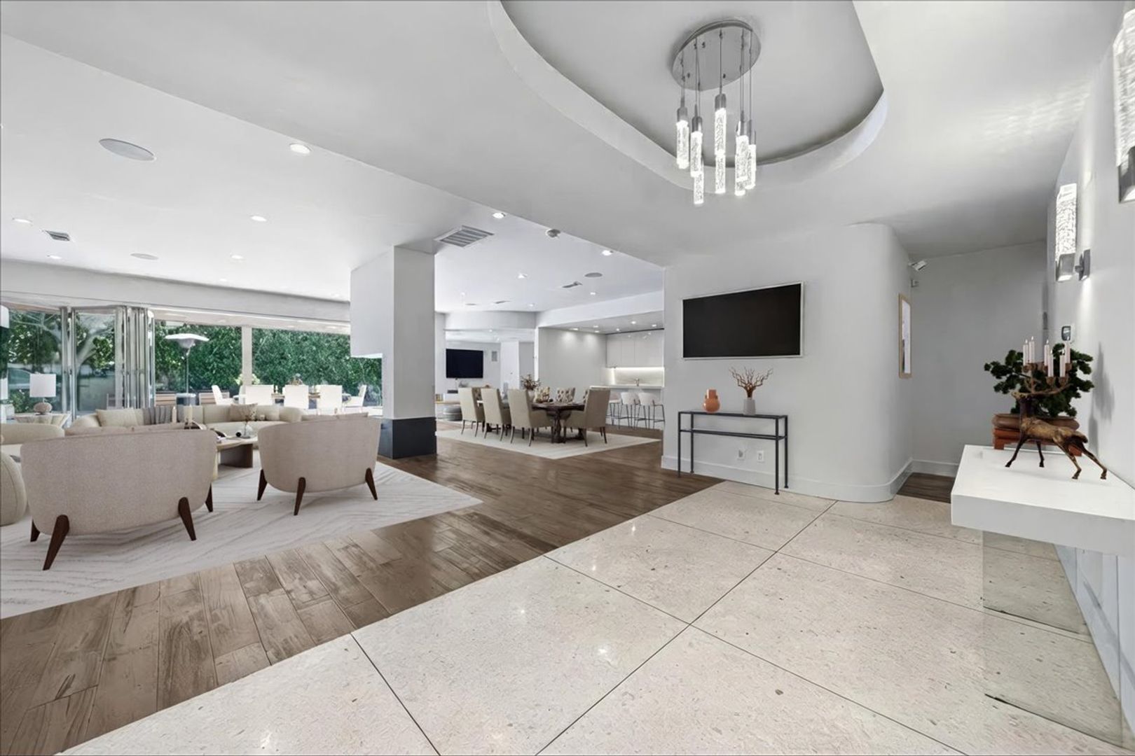 Los Angeles Condo: 1455 S Castello