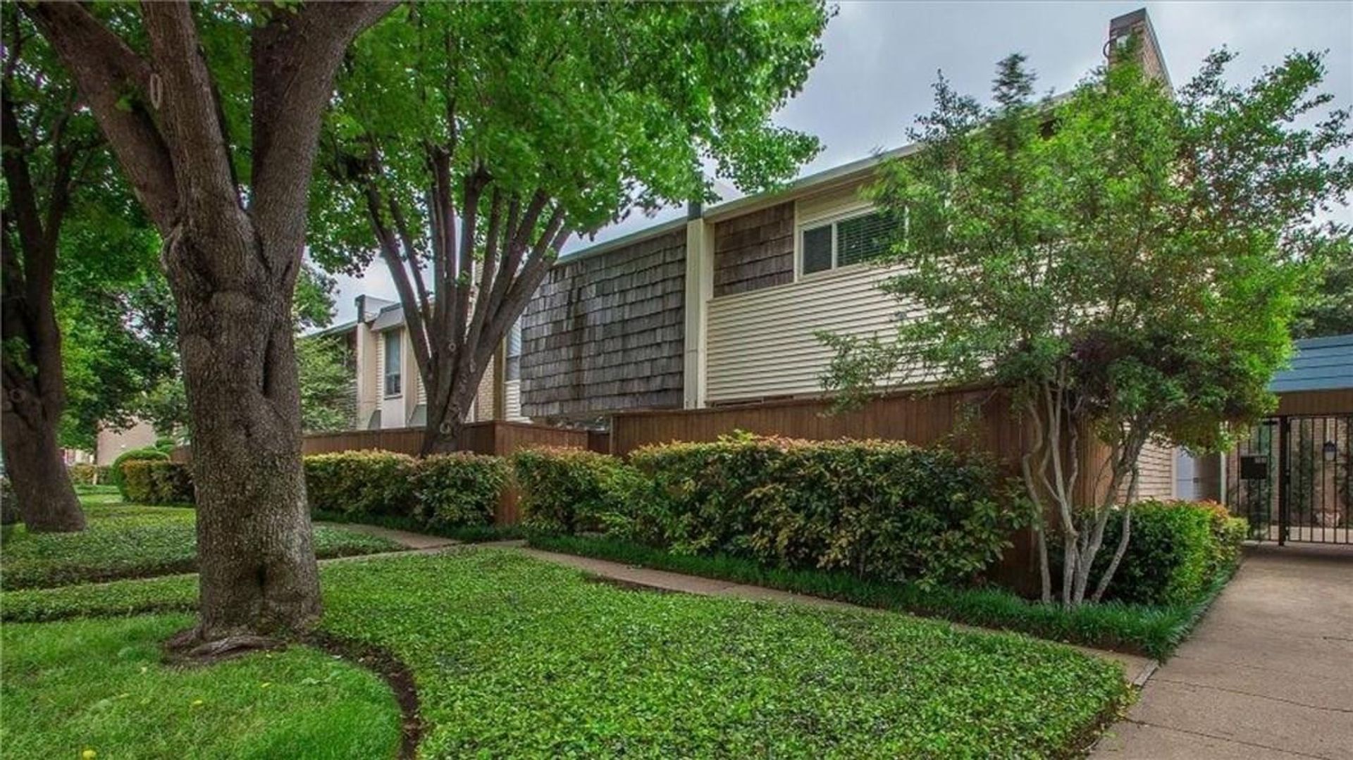 Dallas House: 2702 Douglas Ave